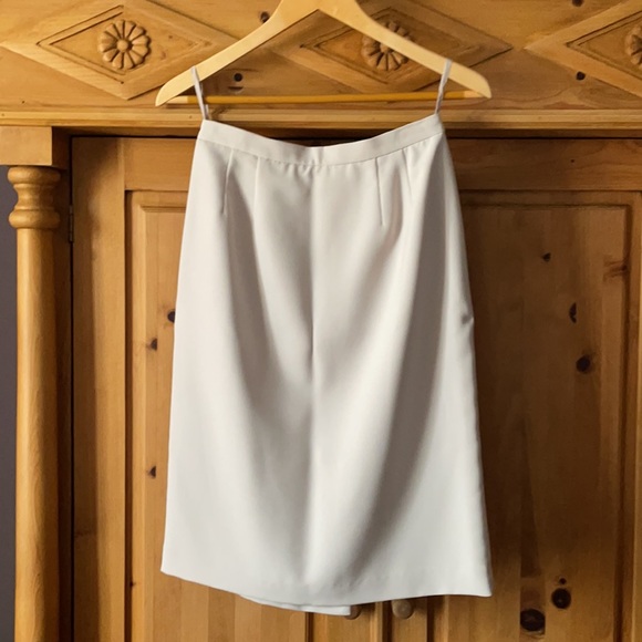 Brand new suit. Never worn - Picture 2 of 4